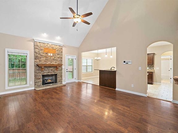 2nd image of 3772 Windmill Dr