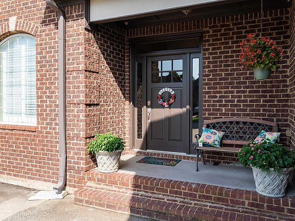 4th image of 8714 Highlands Dr