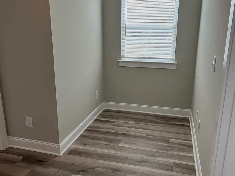 107 Woodstone Ln — Photo 8