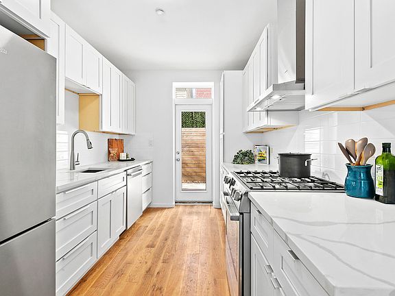 4th image of 974 Rogers Ave #1