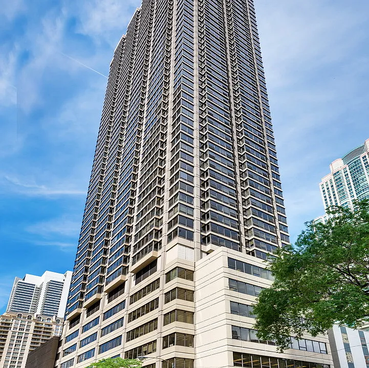 30 E Huron St #2006