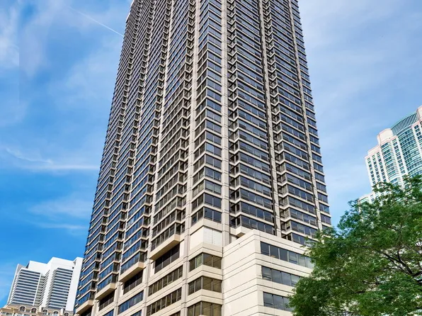 30 E Huron St, Chicago, IL