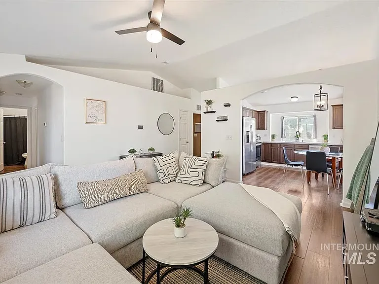 1916 W Havenwood Ave — Photo 3