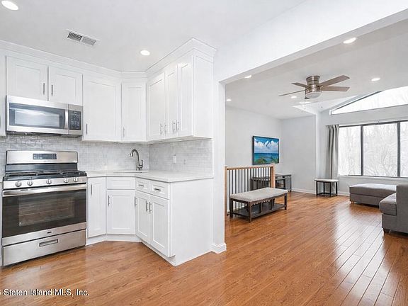 3rd image of 3430 Amboy Rd #A