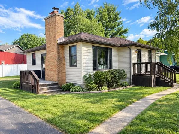 328 Doris St NW, Sparta, MI 49345
