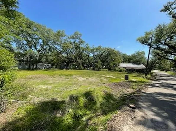 278 E McClellan St, Ponchatoula, LA 70454