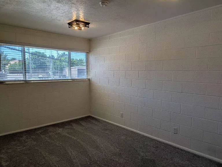 147 N 300 E #6 — Photo 2