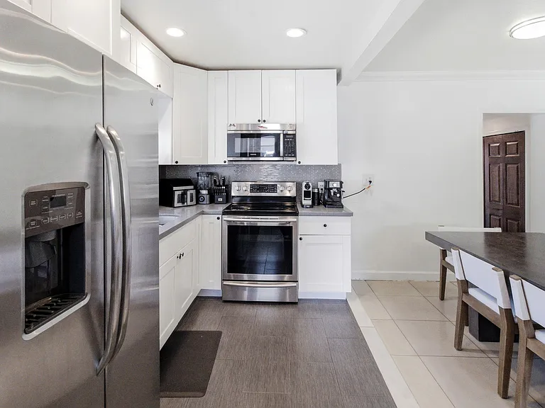 1234 NW 7th Ave — Photo 8
