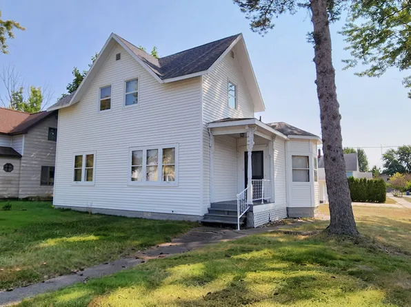 703 Hopkins St, Manistee, MI 49660