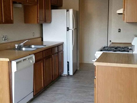 3rd image of 1148 Royal Crest Dr