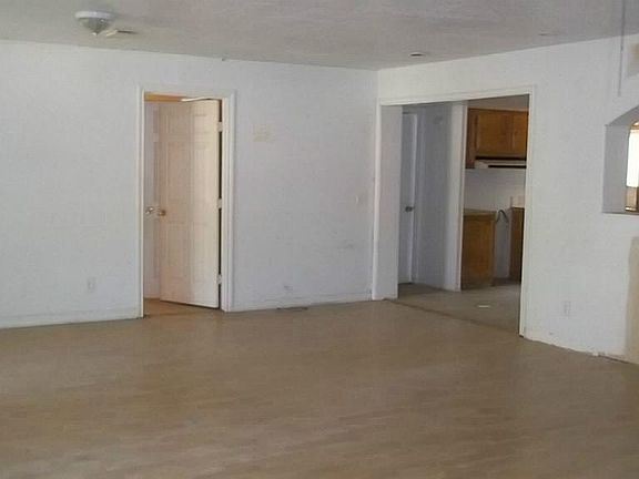 EXTRA LARGE LIVING AREA