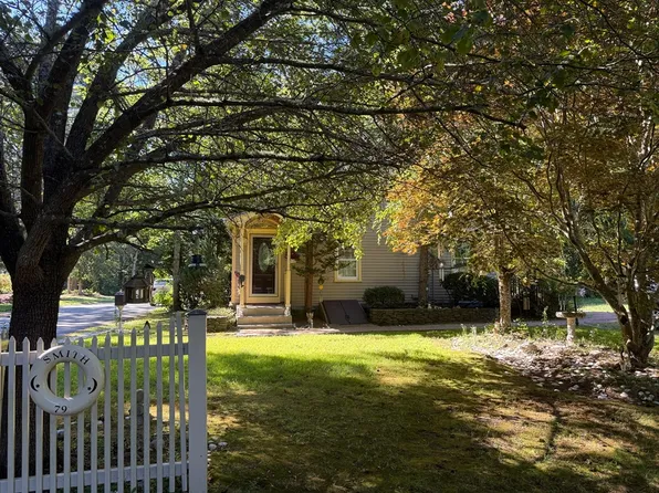 79 Center St, Westport, MA 02790