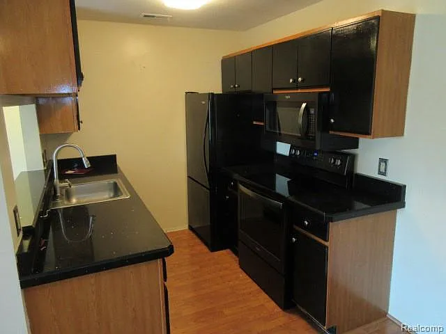 24056 Middlebelt Rd #20 — Photo 9