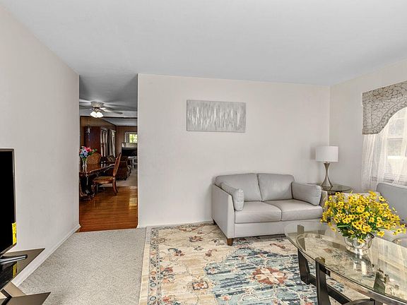 5th image of 1838 Herrick Ave NE