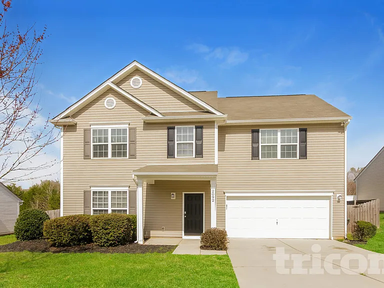 2092 Roscommon Dr — Photo 1