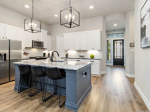 2nd image of 1030 Cadogan Squire