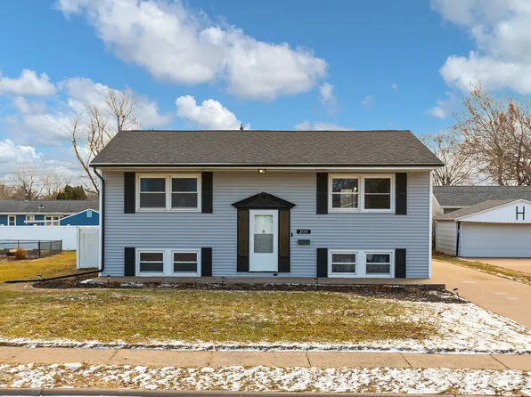 2153 W 35th St, Davenport, IA 52806