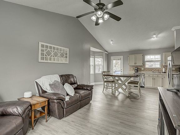 4th image of 2491 Camellia Ct