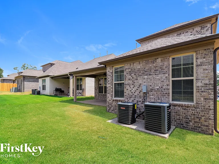 7406 Lost Grove Ln — Photo 15