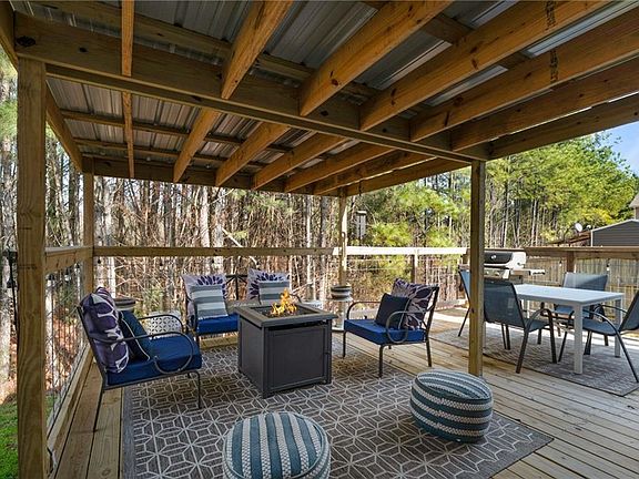 2nd image of 405 Crowley Dr