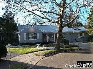 923 Beth Ln, Woodmere, NY 11598