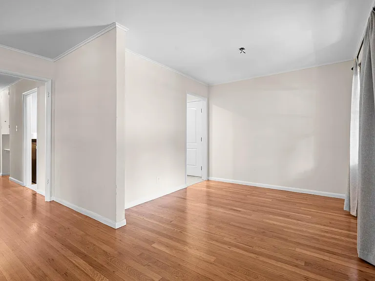 415 Bay Rd — Photo 8