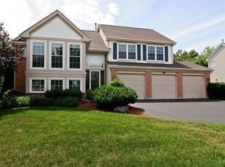 830 Halifax Rd, Gurnee, IL 60031