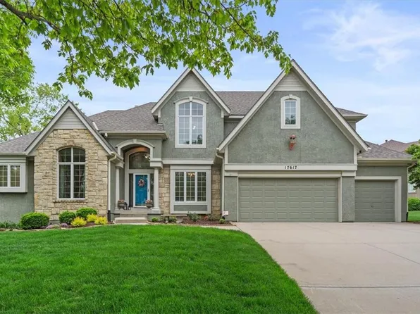 17617 Penrose Ln, Lenexa, KS 66219