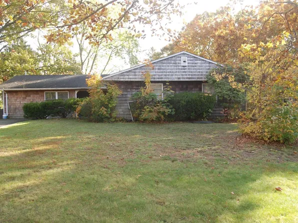 672 Hawkins Road E, Coram, NY 11727