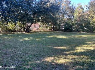 2713 Brazil St, Pascagoula, MS 39581