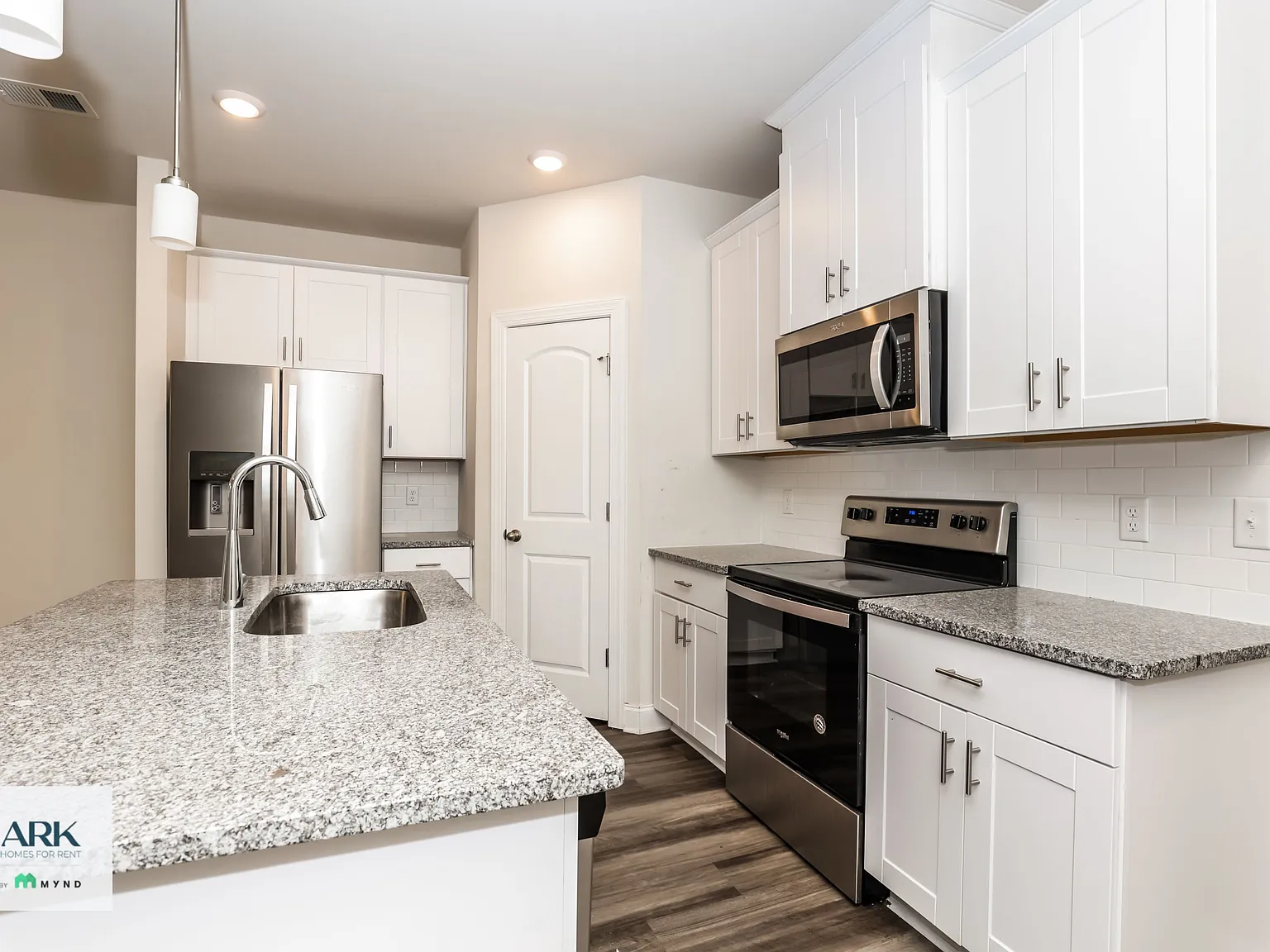 3 bed, 2.5 bath, 1601 sqft, $1,989 — Photo 3