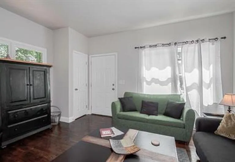 906 Greenwood Ave NE #C — Photo 4