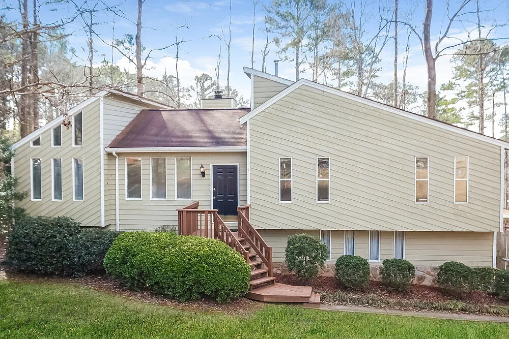 3 bed, 2.0 bath, 2084 sqft, $2,440 — Photo 1