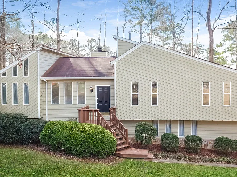 317 Lake Forest Dr — Photo 1