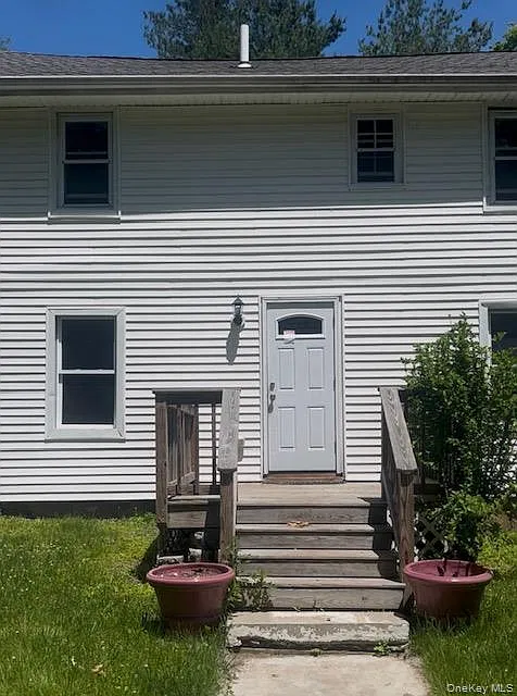 3 bed, 1.0 bath, 1500 sqft, $3,200 — Photo 3