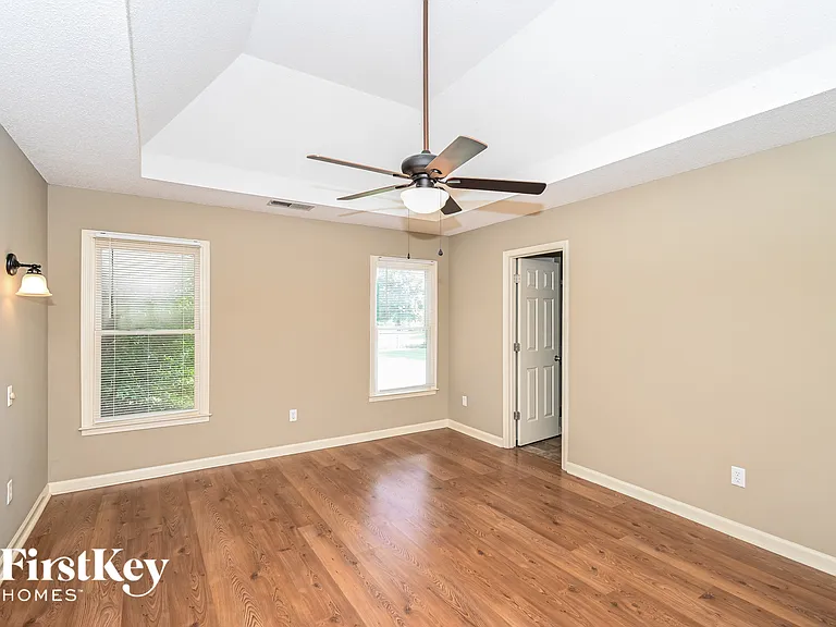 5802 Millers Pond Ln — Photo 9