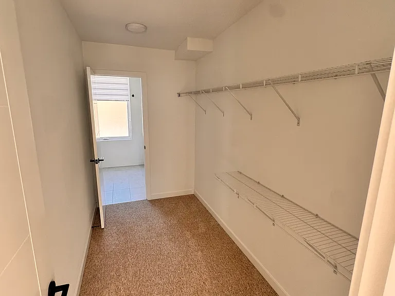 2344 Franklin Ave E — Photo 50