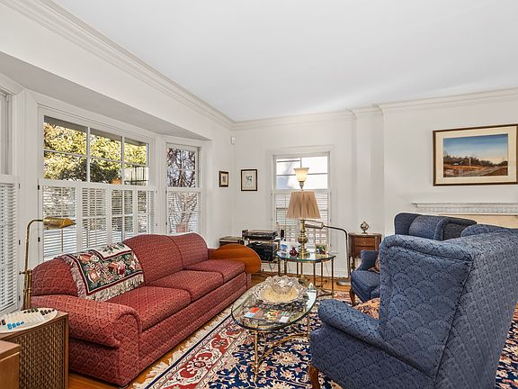 3rd image of 324 Davis St
