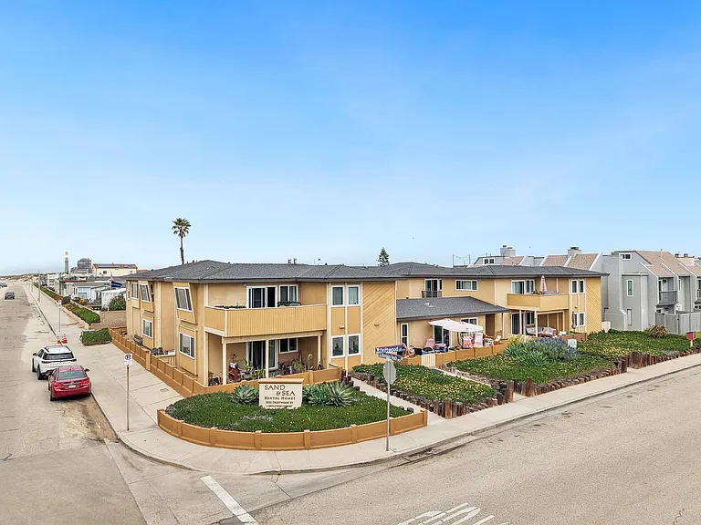 Sand and Sea Apartments — Photo 15