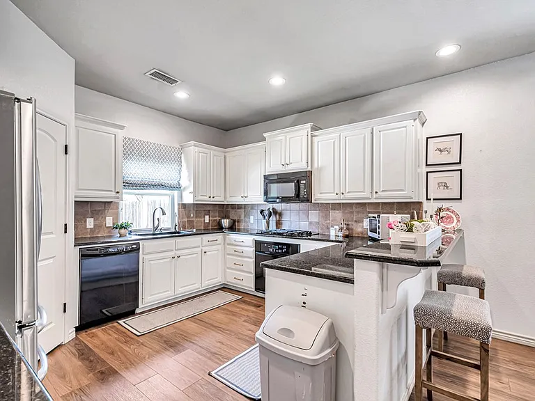 5908 Pedernales Dr — Photo 11