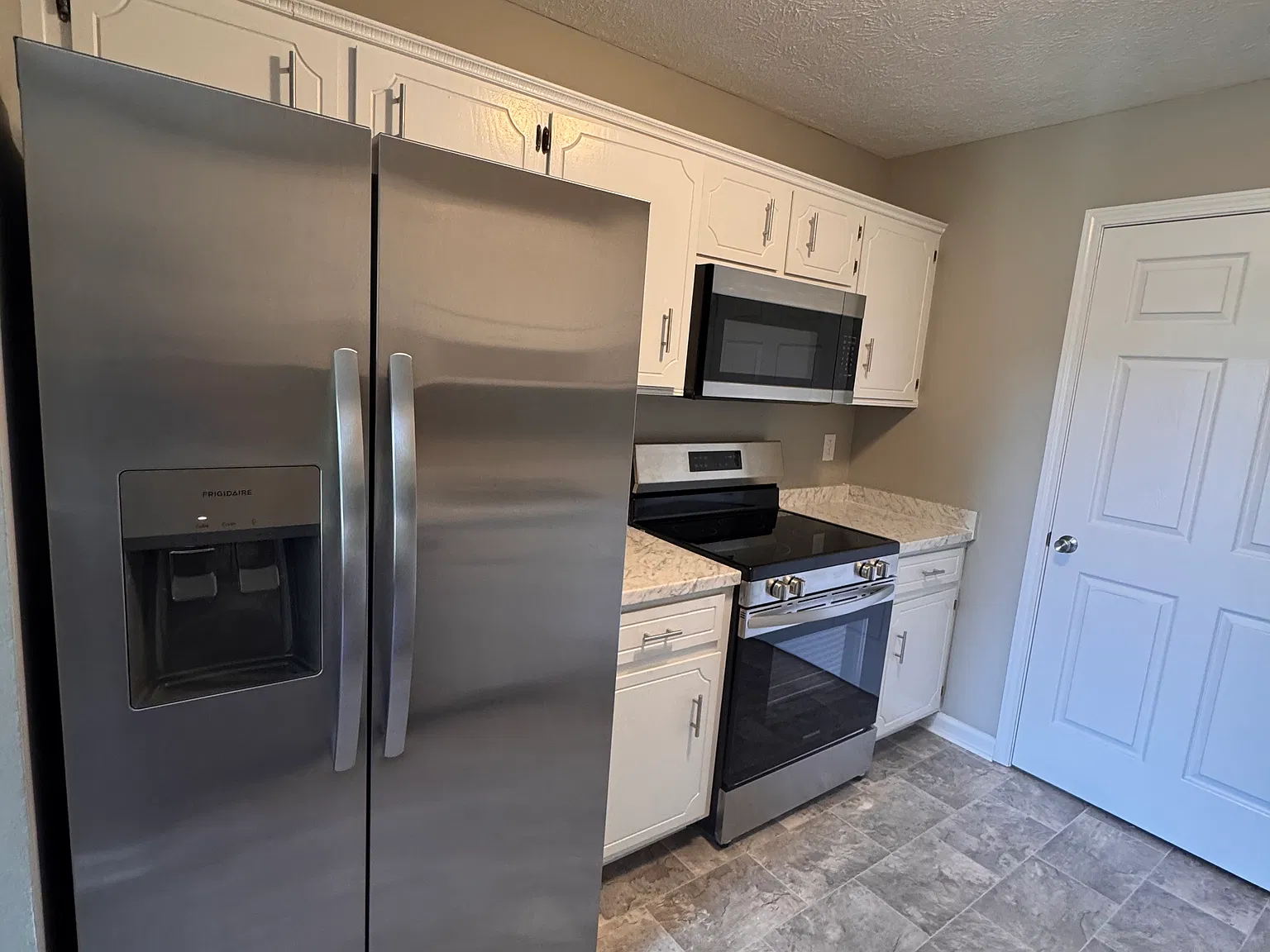 110 Karen Ct — Photo 2