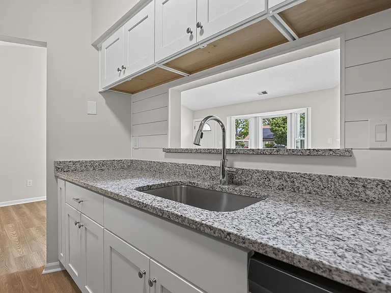 506 Biltmore Dr — Photo 4