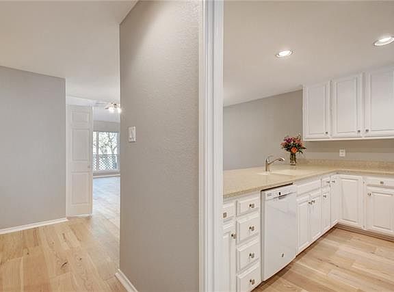 4th image of 3847 Williamsburg Cir