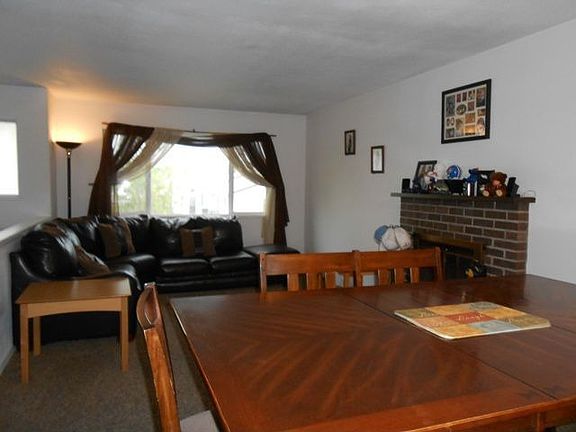 dining view to livingroom