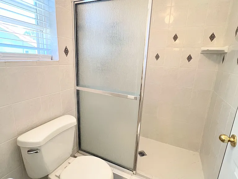 893 Lindawood St — Photo 25