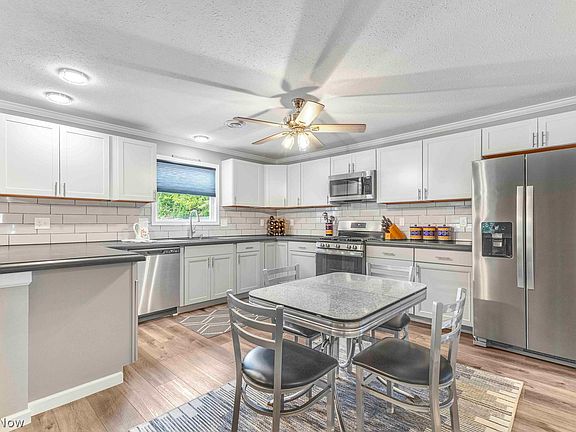 5th image of 4951 E Lake Rd