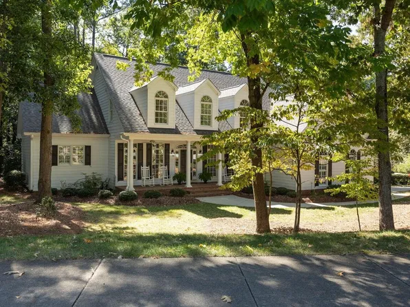 5401 Bluebell Ct, Holly Springs, NC 27540