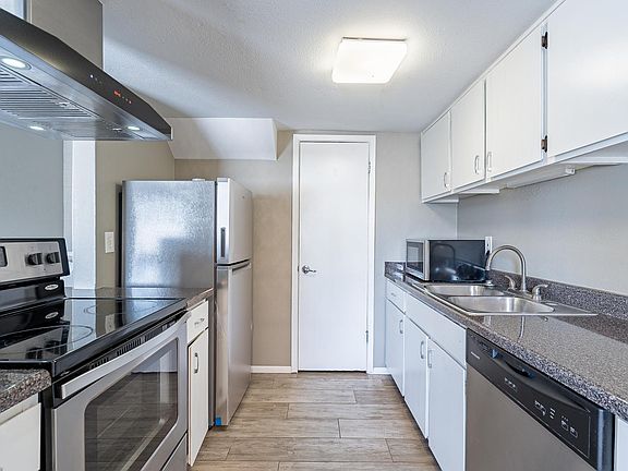 4th image of 8115 N 32nd Dr