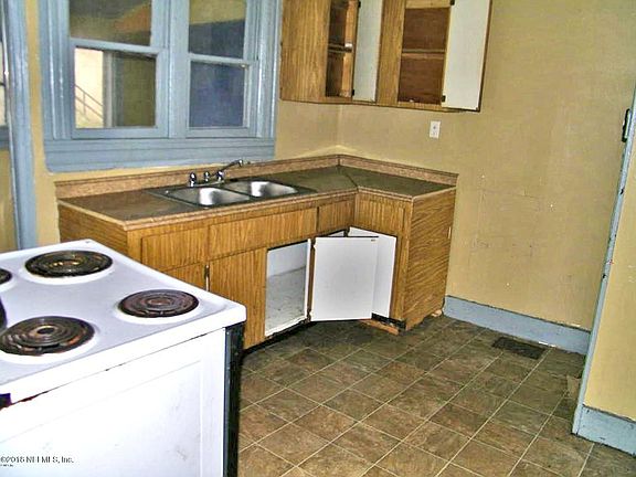 5th image of 1724 Whitner St
