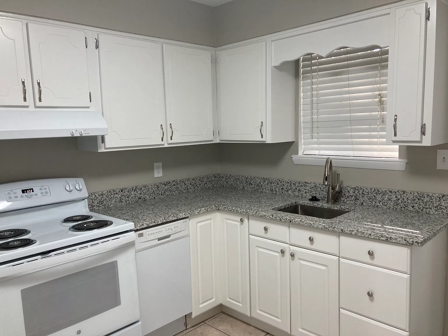 2 bed, 1130 sqft, $1,500 — Photo 2